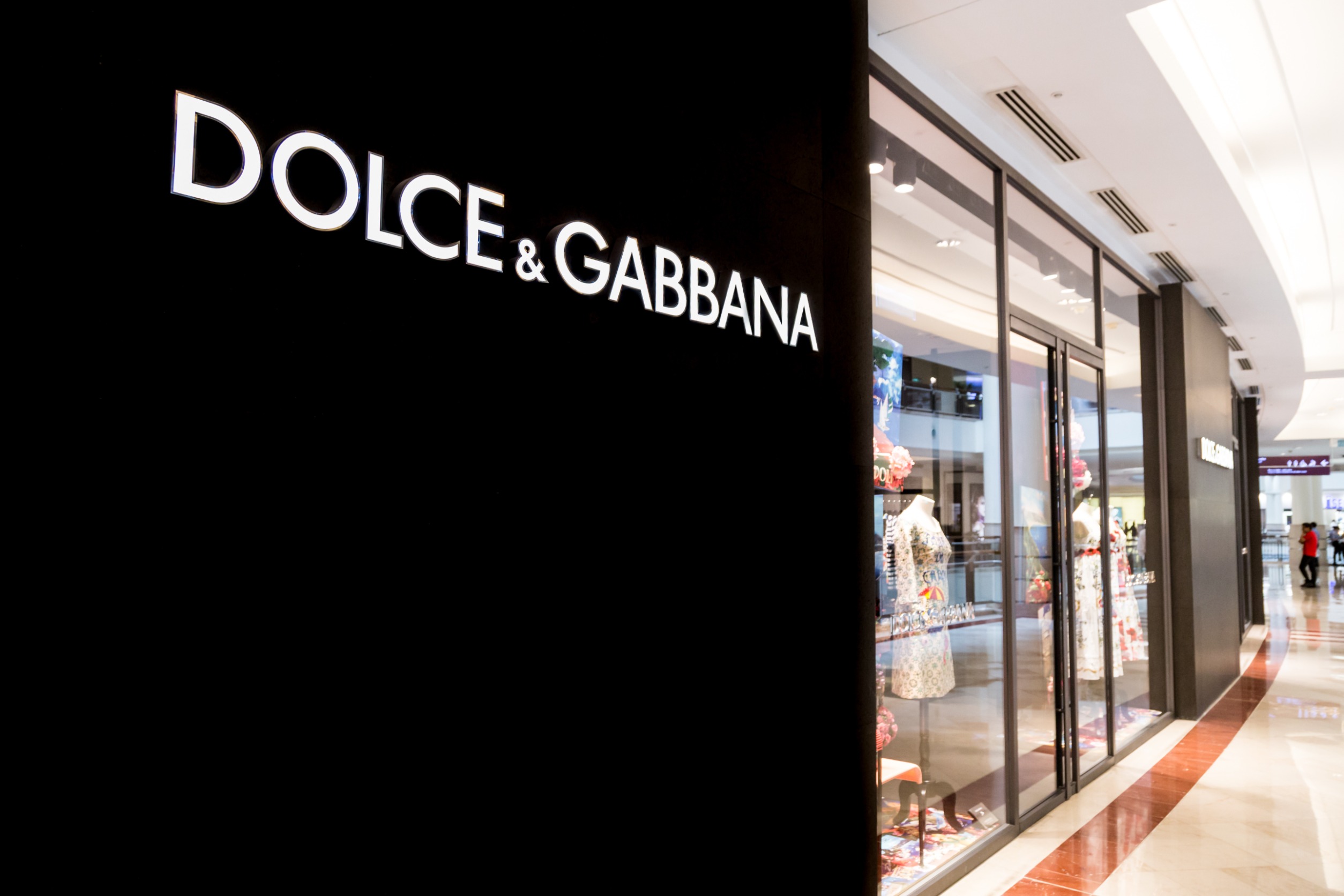 Customer sues Dolce & Gabbana for late NFT delivery and 97% drop in value