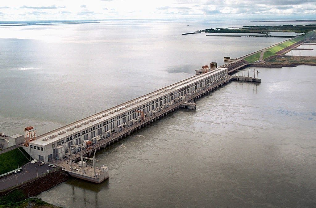 The Yacyretá Dam, an important source of Paraguayan electrical energy.