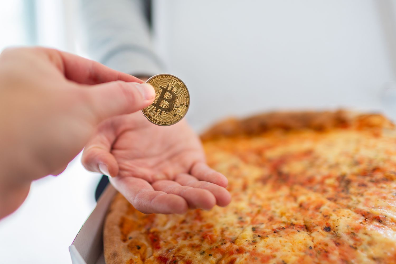 Celebrating 10,000 BTC pizza order