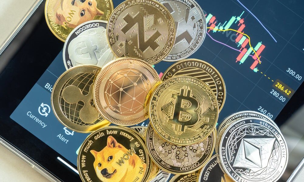 Dogecoin and Altcoins Set to Rally if Bitcoin Reaches Record Highs, Crypto Analyst Says