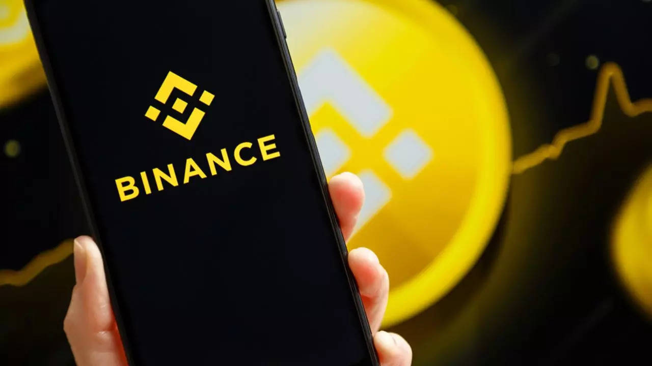 Cristiano Ronaldo's Binance partnership sparks NFT frenzy.  Are These Memecoins About to Rebound?